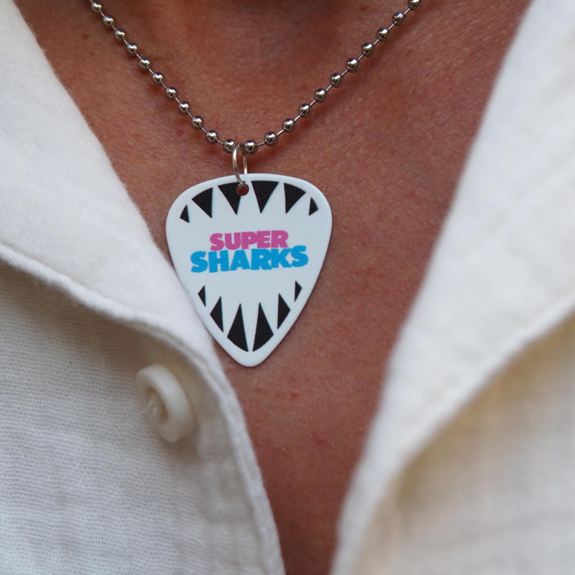 Collier médiator Super Sharks